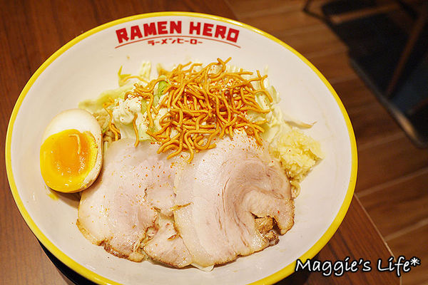 RAMEN HERO拉麵英雄：台北美食。微風信義台灣一號店【拉麵英雄RAMEN HERO】高CP值又好吃的日本拉麵◆開幕期間送北海道霜淇淋喲！