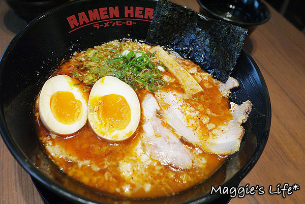 RAMEN HERO拉麵英雄：台北美食。微風信義台灣一號店【拉麵英雄RAMEN HERO】高CP值又好吃的日本拉麵◆開幕期間送北海道霜淇淋喲！