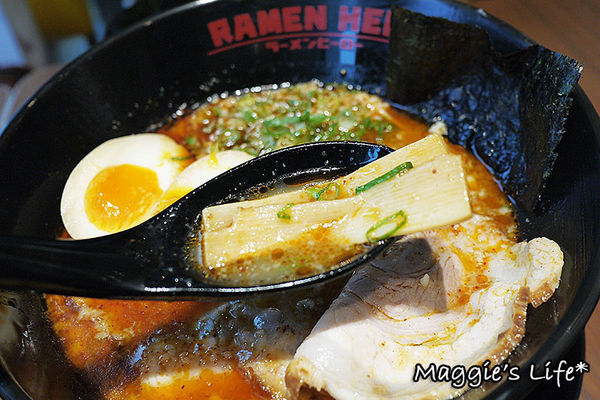 RAMEN HERO拉麵英雄：台北美食。微風信義台灣一號店【拉麵英雄RAMEN HERO】高CP值又好吃的日本拉麵◆開幕期間送北海道霜淇淋喲！