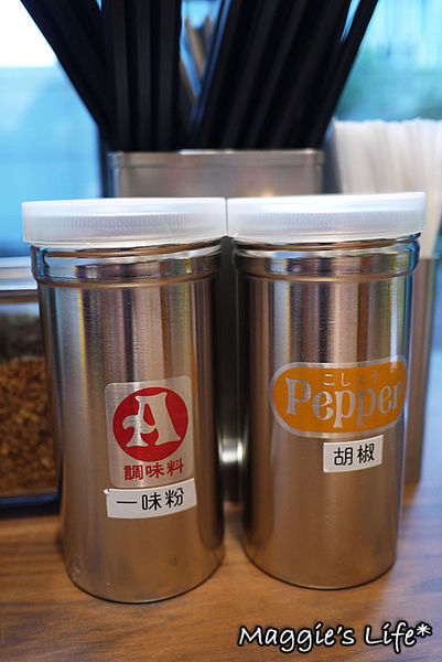 RAMEN HERO拉麵英雄：台北美食。微風信義台灣一號店【拉麵英雄RAMEN HERO】高CP值又好吃的日本拉麵◆開幕期間送北海道霜淇淋喲！