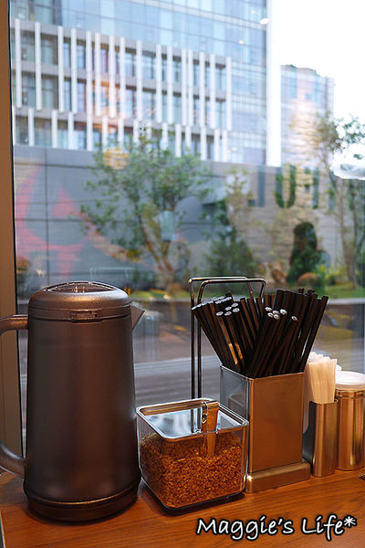 RAMEN HERO拉麵英雄：台北美食。微風信義台灣一號店【拉麵英雄RAMEN HERO】高CP值又好吃的日本拉麵◆開幕期間送北海道霜淇淋喲！