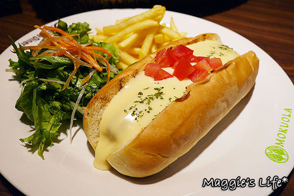 MOKUOLA：台北美食。微風信義【MOKUOLA】來自日本的美味鬆餅◆夏威夷漢堡排飯。人氣鬆餅。下午茶