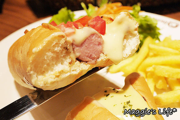 MOKUOLA：台北美食。微風信義【MOKUOLA】來自日本的美味鬆餅◆夏威夷漢堡排飯。人氣鬆餅。下午茶