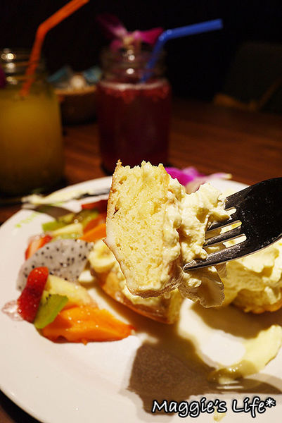 MOKUOLA：台北美食。微風信義【MOKUOLA】來自日本的美味鬆餅◆夏威夷漢堡排飯。人氣鬆餅。下午茶