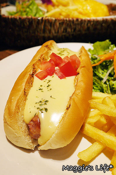 MOKUOLA：台北美食。微風信義【MOKUOLA】來自日本的美味鬆餅◆夏威夷漢堡排飯。人氣鬆餅。下午茶