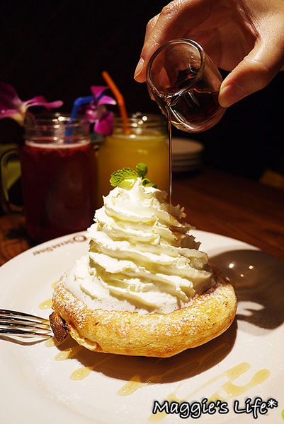 MOKUOLA：台北美食。微風信義【MOKUOLA】來自日本的美味鬆餅◆夏威夷漢堡排飯。人氣鬆餅。下午茶