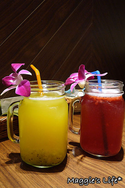 MOKUOLA：台北美食。微風信義【MOKUOLA】來自日本的美味鬆餅◆夏威夷漢堡排飯。人氣鬆餅。下午茶