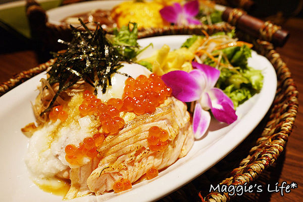 MOKUOLA：台北美食。微風信義【MOKUOLA】來自日本的美味鬆餅◆夏威夷漢堡排飯。人氣鬆餅。下午茶