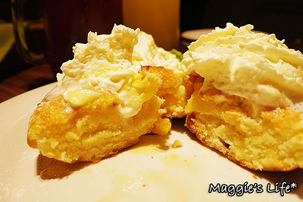 MOKUOLA：台北美食。微風信義【MOKUOLA】來自日本的美味鬆餅◆夏威夷漢堡排飯。人氣鬆餅。下午茶