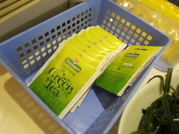 海力士：(胖樺食記)新北永和海力士。各色日式料理一應俱全選擇眾多。無限續點的小菜湯品以及飲料。