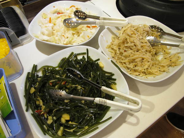 海力士：(胖樺食記)新北永和海力士。各色日式料理一應俱全選擇眾多。無限續點的小菜湯品以及飲料。