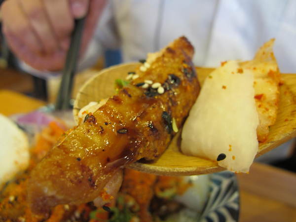 海力士：(胖樺食記)新北永和海力士。各色日式料理一應俱全選擇眾多。無限續點的小菜湯品以及飲料。