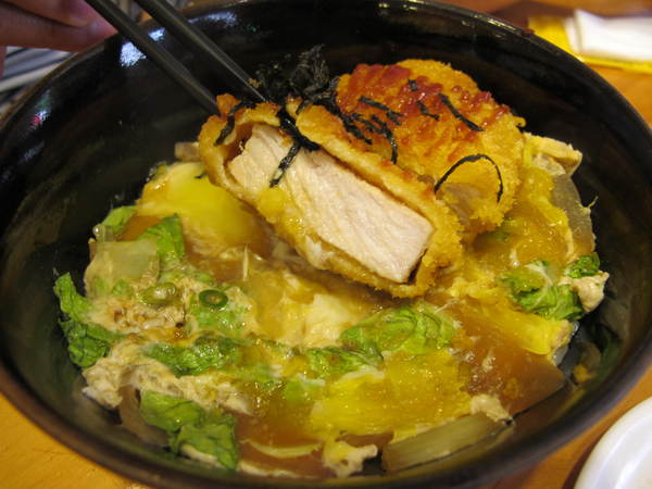 海力士：(胖樺食記)新北永和海力士。各色日式料理一應俱全選擇眾多。無限續點的小菜湯品以及飲料。