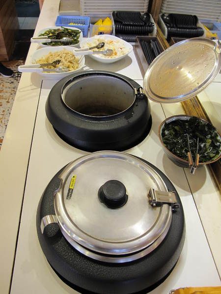 海力士：(胖樺食記)新北永和海力士。各色日式料理一應俱全選擇眾多。無限續點的小菜湯品以及飲料。