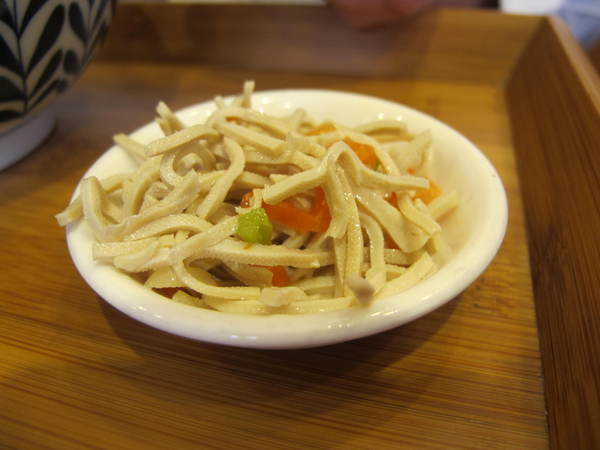 海力士：(胖樺食記)新北永和海力士。各色日式料理一應俱全選擇眾多。無限續點的小菜湯品以及飲料。