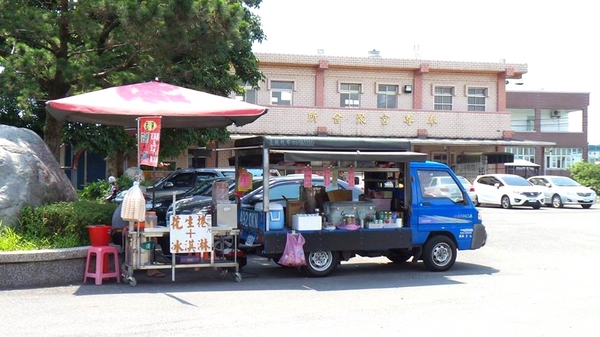 宜蘭三奇村伯朗大道：【宜蘭景點】宜蘭三奇農伯朗大道~旅遊夜市趴趴走/滿分的旅遊札記/小芝芝ღ美食ღ遊樂ღ小天地趴趴GO