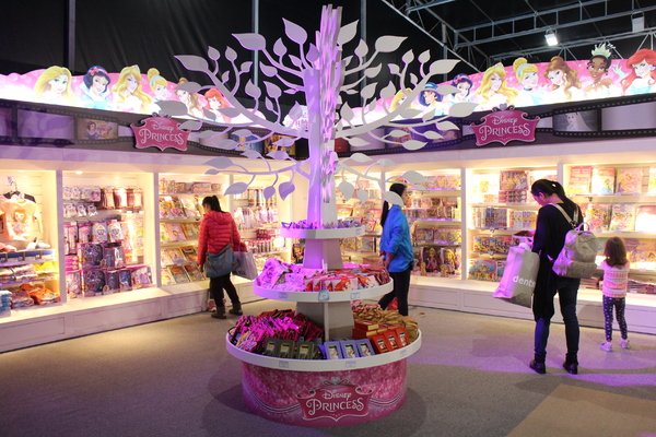 冰雪奇緣冰紛特展：迪士尼『冰雪奇緣冰紛特展』中正紀念堂民主大道