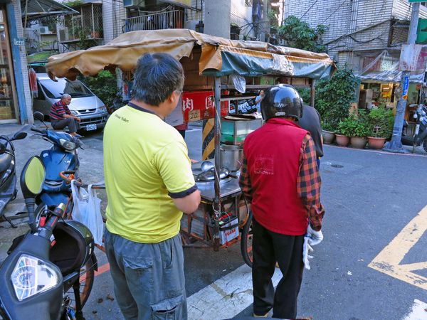 【三重美食】仁愛街20元肉圓-絕無僅有的銅板美食