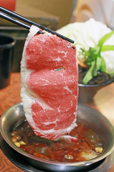 【新店餐廳】六六六小火鍋-堅持熬煮的獨特自製香菇湯頭