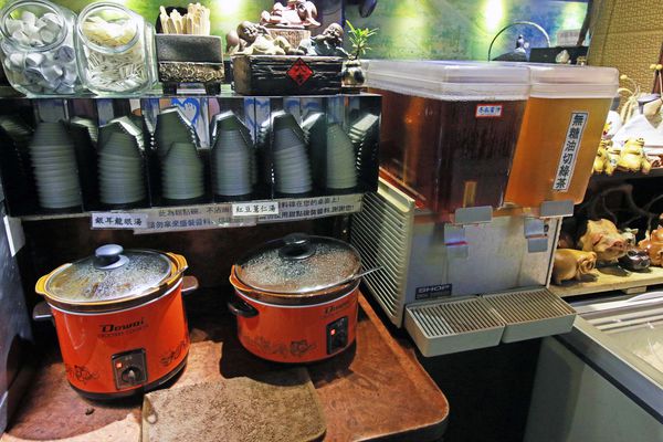 【新店餐廳】六六六小火鍋-堅持熬煮的獨特自製香菇湯頭