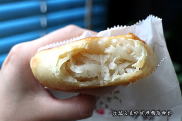 舊漫窯烤蔥油餅(士林店)：多家媒體報導『舊漫窯烤蔥油餅』士林夜市/捷運劍潭站