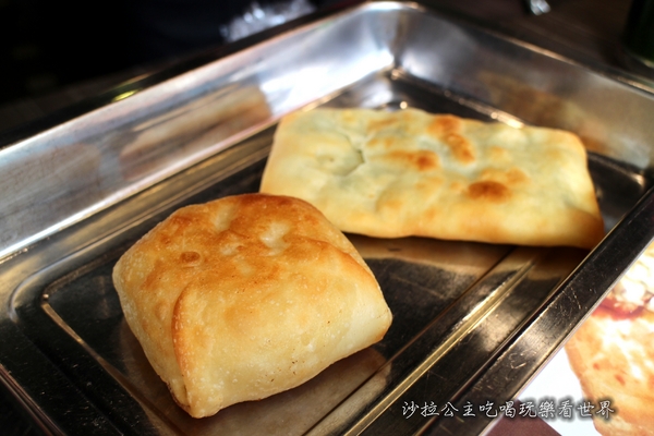 舊漫窯烤蔥油餅(士林店)：多家媒體報導『舊漫窯烤蔥油餅』士林夜市/捷運劍潭站