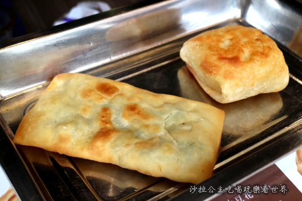 舊漫窯烤蔥油餅(士林店)：多家媒體報導『舊漫窯烤蔥油餅』士林夜市/捷運劍潭站