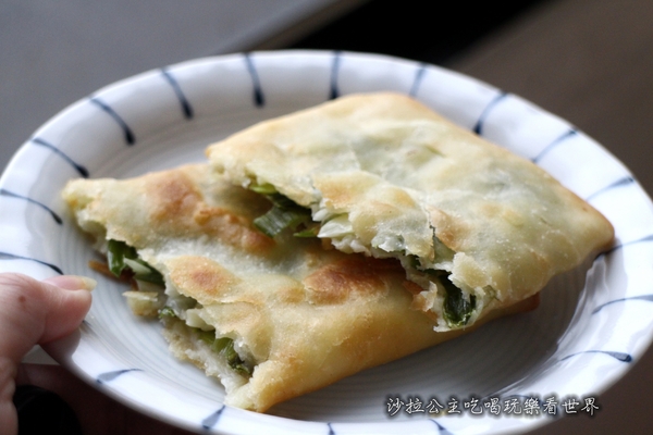 舊漫窯烤蔥油餅(士林店)：多家媒體報導『舊漫窯烤蔥油餅』士林夜市/捷運劍潭站