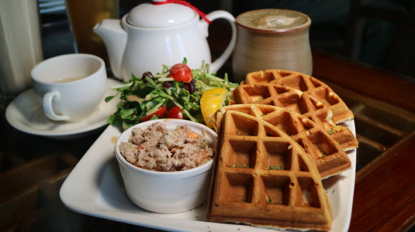 紅木屋 Caf'e Waffles：【台北美食】貓空好店--紅木屋 Caf'e Waffles