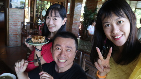 紅木屋 Caf'e Waffles：【台北美食】貓空好店--紅木屋 Caf'e Waffles