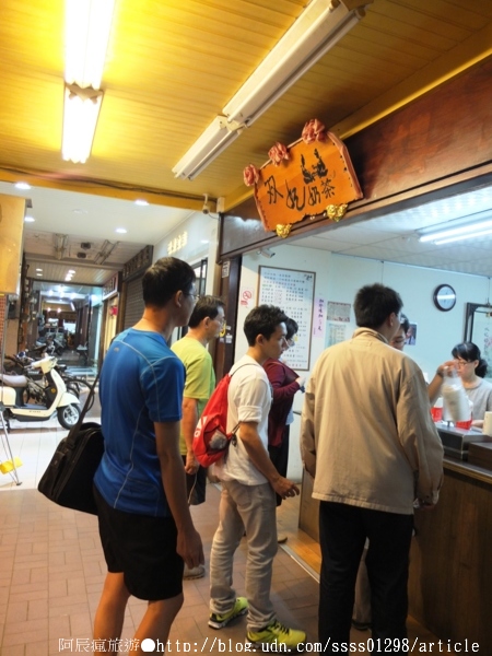 雙妃奶茶:【美食特搜。高雄鹽埕區】雙妃奶茶。新樂街上的人氣奶茶店 身為奶茶控可千萬別錯過唷