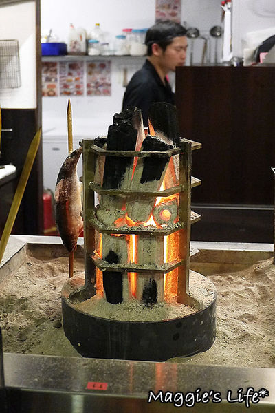 狸爐端燒 日式料理:台北美食。捷運中山站【狸爐端燒日式料理】船槳送菜的美食體驗◆日本料理。日式料理。居酒屋