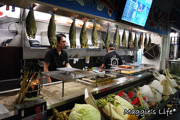 狸爐端燒 日式料理:台北美食。捷運中山站【狸爐端燒日式料理】船槳送菜的美食體驗◆日本料理。日式料理。居酒屋