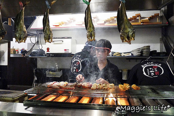 狸爐端燒 日式料理:台北美食。捷運中山站【狸爐端燒日式料理】船槳送菜的美食體驗◆日本料理。日式料理。居酒屋