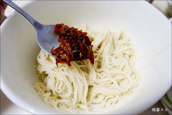 佐佐鮮辣媽蝦味魚干醬 (16).JPG