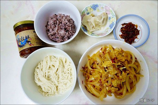 佐佐鮮辣媽蝦味魚干醬 (11).JPG