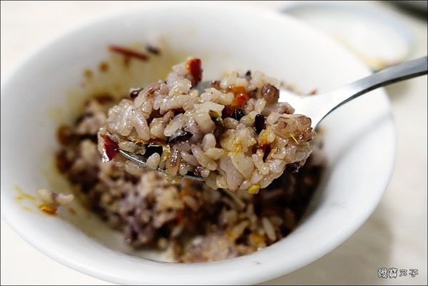 佐佐鮮辣媽蝦味魚干醬 (19).JPG