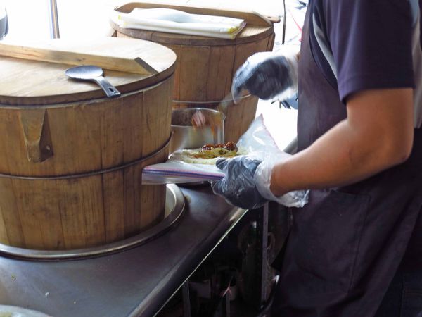 【桃園美食】阿展飯糰-包著牛肉的飯糰