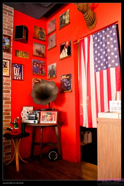 Gary Bee 69 桃園二代店:【美食♥桃園】☼ Gary Bee 69 桃園二代店 ☼巨無霸漢堡比臉大,火烤漢堡肉超juice ♥♥