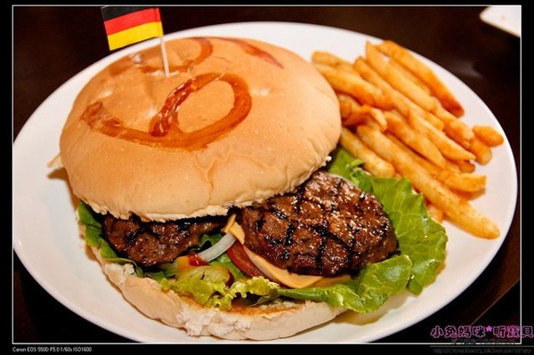 Gary Bee 69 桃園二代店:【美食♥桃園】☼ Gary Bee 69 桃園二代店 ☼巨無霸漢堡比臉大,火烤漢堡肉超juice ♥♥