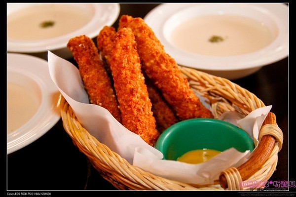 Gary Bee 69 桃園二代店:【美食♥桃園】☼ Gary Bee 69 桃園二代店 ☼巨無霸漢堡比臉大,火烤漢堡肉超juice ♥♥