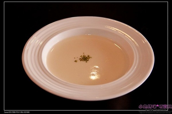 Gary Bee 69 桃園二代店:【美食♥桃園】☼ Gary Bee 69 桃園二代店 ☼巨無霸漢堡比臉大,火烤漢堡肉超juice ♥♥