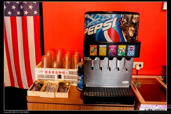 Gary Bee 69 桃園二代店:【美食♥桃園】☼ Gary Bee 69 桃園二代店 ☼巨無霸漢堡比臉大,火烤漢堡肉超juice ♥♥