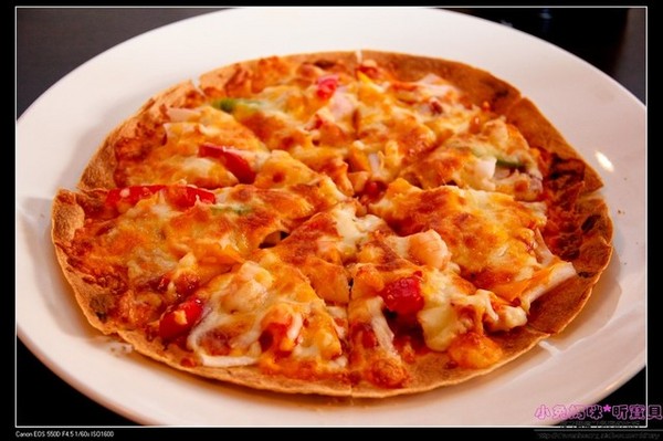 Gary Bee 69 桃園二代店:【美食♥桃園】☼ Gary Bee 69 桃園二代店 ☼巨無霸漢堡比臉大,火烤漢堡肉超juice ♥♥