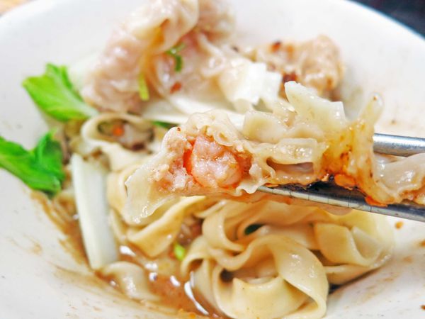 【三重美食】集美大餛飩餃子館-超大餛飩在地推薦美食