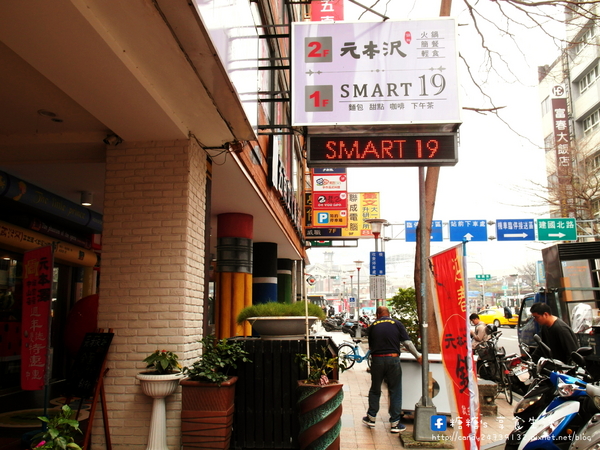 Smart 19 Bakery：〖台中│美食〗Smart 19 Bakery ❤ 兼具精緻又有創意的罐子蛋糕，擺盤超可愛，將蛋糕與水果層層堆疊，層次超豐富!!