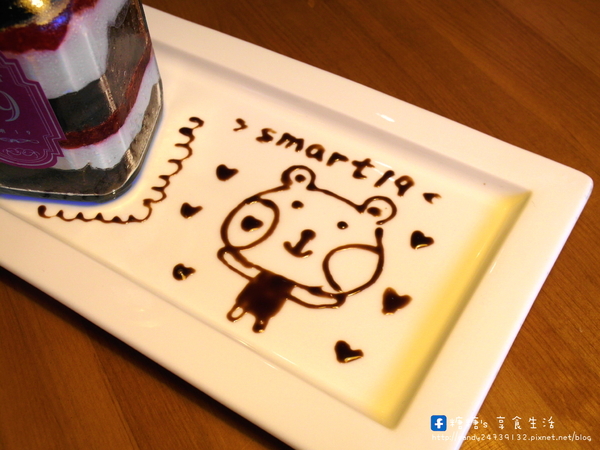 Smart 19 Bakery：〖台中│美食〗Smart 19 Bakery ❤ 兼具精緻又有創意的罐子蛋糕，擺盤超可愛，將蛋糕與水果層層堆疊，層次超豐富!!