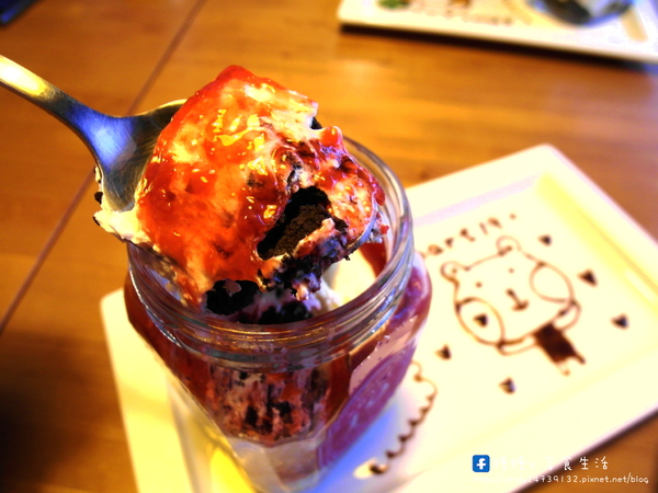 Smart 19 Bakery：〖台中│美食〗Smart 19 Bakery ❤ 兼具精緻又有創意的罐子蛋糕，擺盤超可愛，將蛋糕與水果層層堆疊，層次超豐富!!