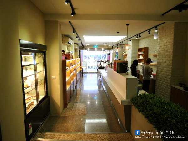 Smart 19 Bakery：〖台中│美食〗Smart 19 Bakery ❤ 兼具精緻又有創意的罐子蛋糕，擺盤超可愛，將蛋糕與水果層層堆疊，層次超豐富!!