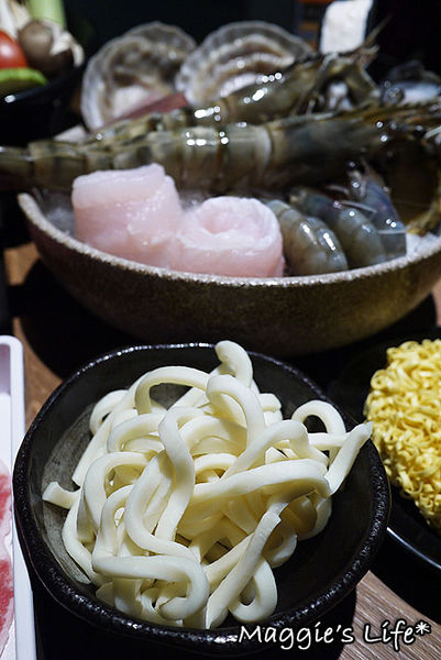 小當家海鮮鍋物(民生店):台北美食。捷運中山國中【小當家海鮮鍋物—民生店】高CP值民生社區火鍋◆活海鮮。波士頓龍蝦。海草蝦。鴛鴦鍋。飲料冰淇淋無限供應